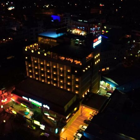 Hotel Blossoms Tiruchirappalli Exterior foto